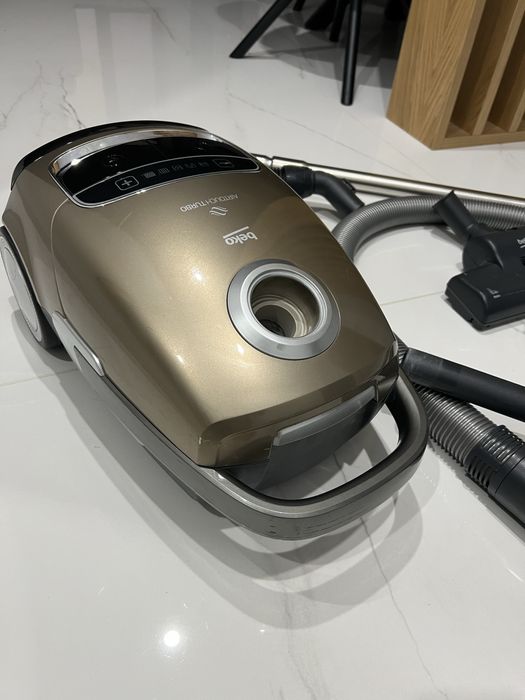 Aspirator cu sac BEKO. 3,5 l, 800w 73db