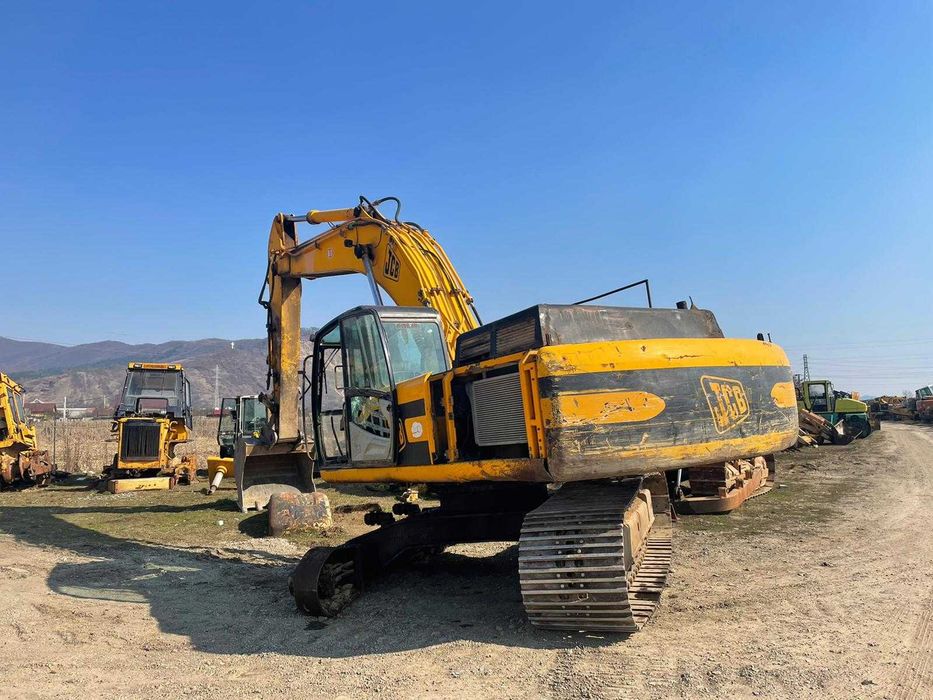 Dezmembrez excavator JCB JS 330 - piese de schimb JCB