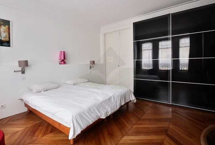 Дава се под наем Тристаен апартамент в Пловдив, Център - 74 кв.м за 249.9 € - Снимка #1