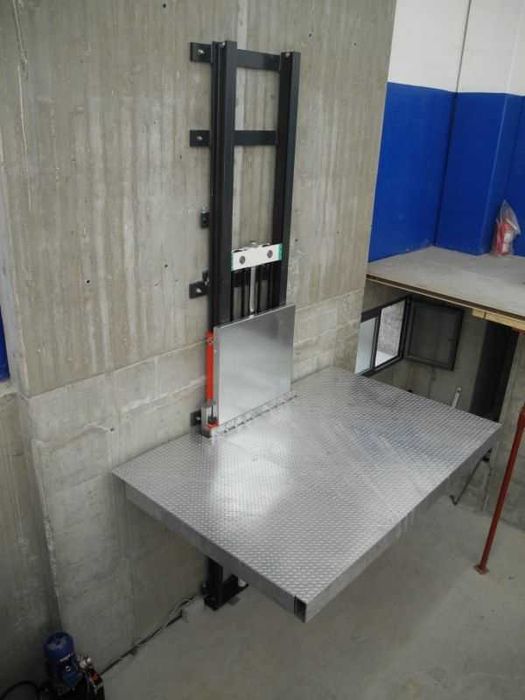 Товарна платформа, рампа , асансьор