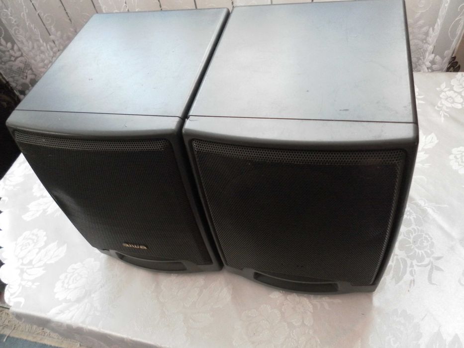 4 Boxe : 2 Aiwa , 1 Sharp , 1 din lemn