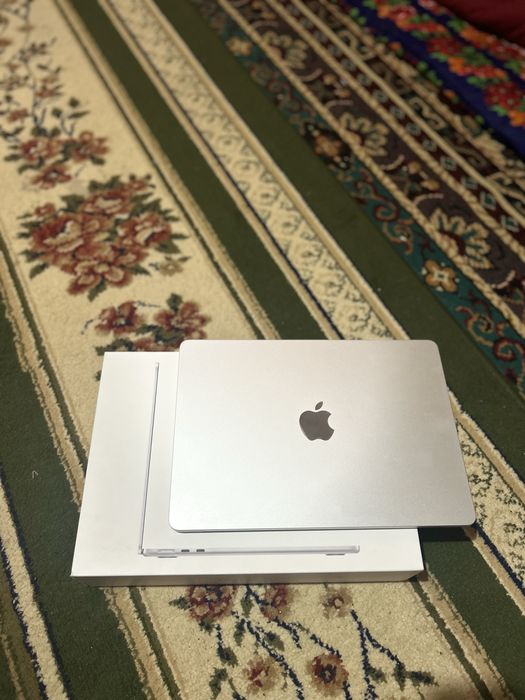 Mac air M3 8gb/256gb yomkosti 100% 30ta sikl 13.6 dyum silver
