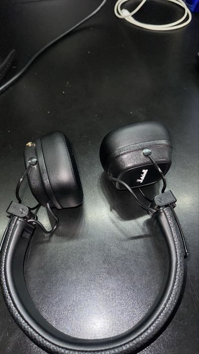 Продам наушник marshall 4