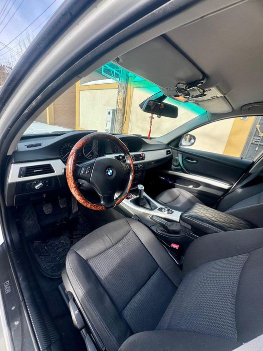 De vînzare BMW seria 3 ,an de fabricație 2011 , model 2012 e 91,  5200