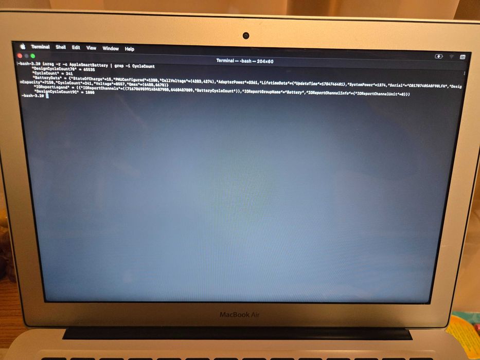 MacBook Air 13" (2015) — i7 2.2GHz, 8GB RAM, 512GB SSD + зарядно