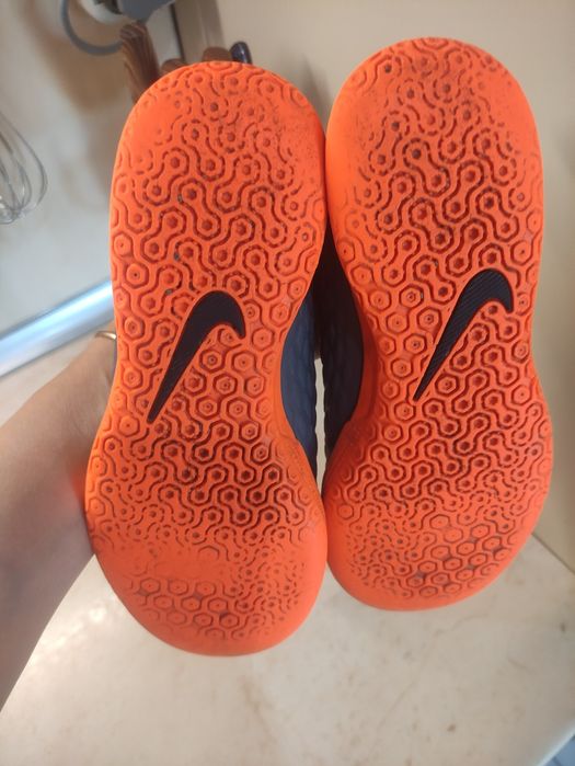 Детски бутонки и стоножки