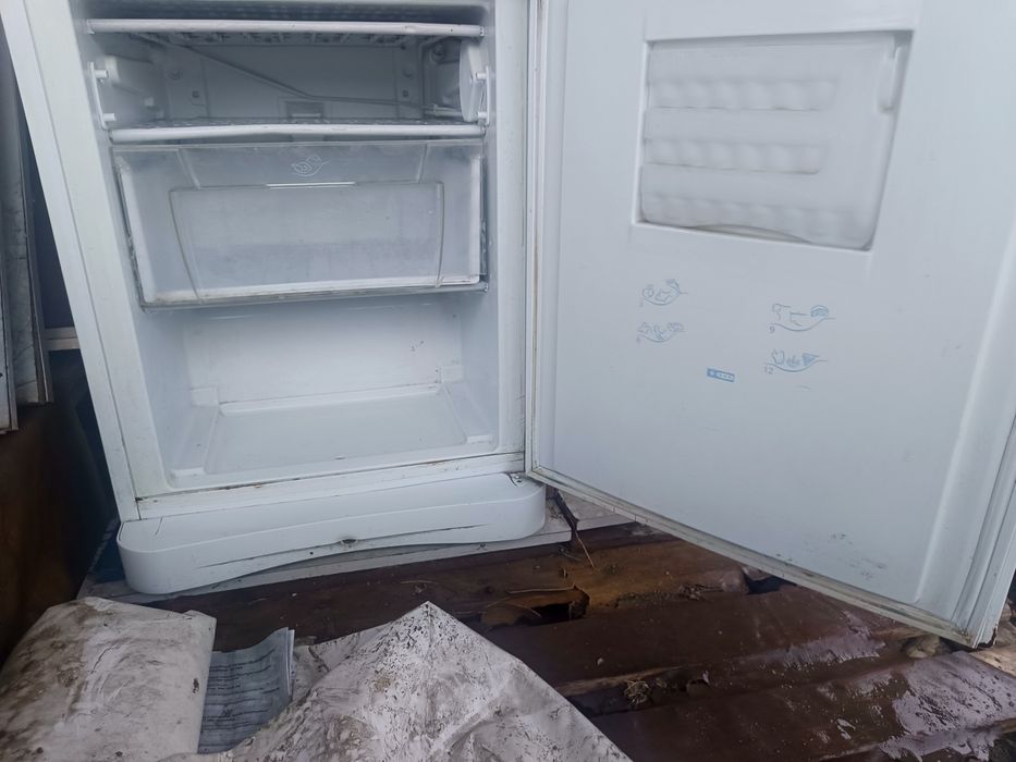 Холодильник indesit