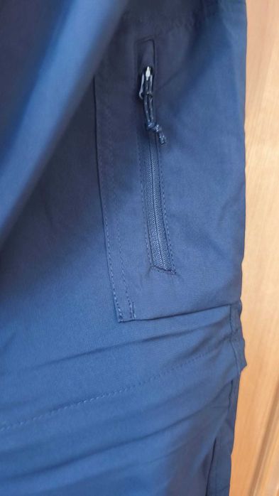 Vând pantaloni bărbat de la Columbia