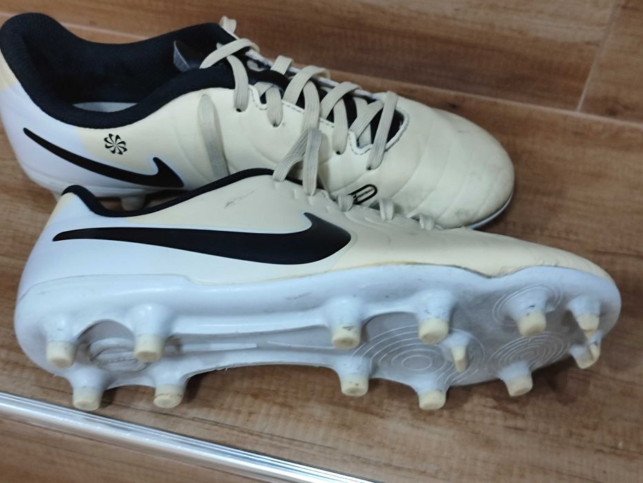 Футболни бутонки