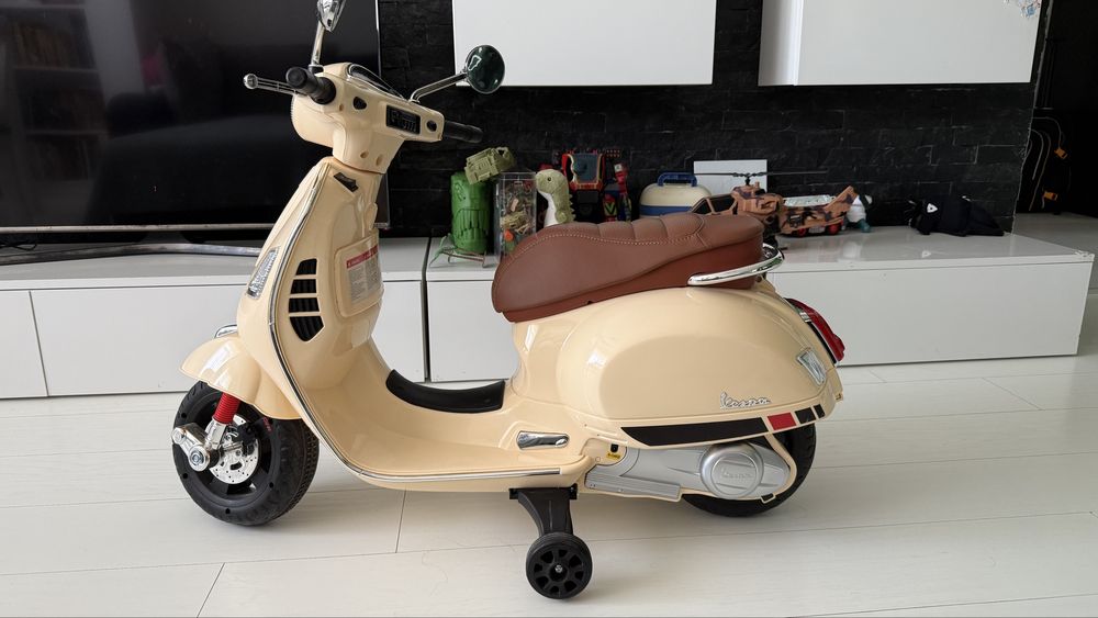 Scuter electrci VESPA 6V cu sunete
