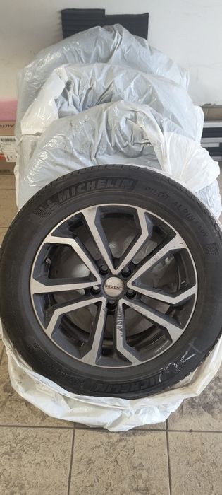 Комплект зимни гуми с джанти 225/60/18