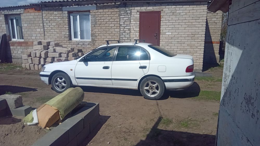 Тойота Карина е 1.3