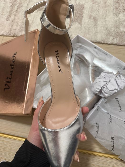 Чисто нови обувки