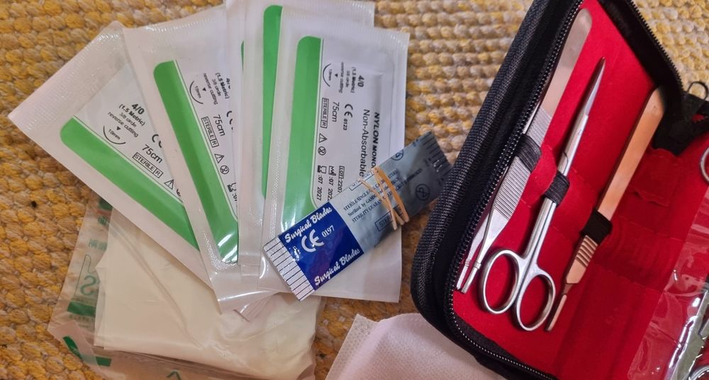 Kit de sutura complet