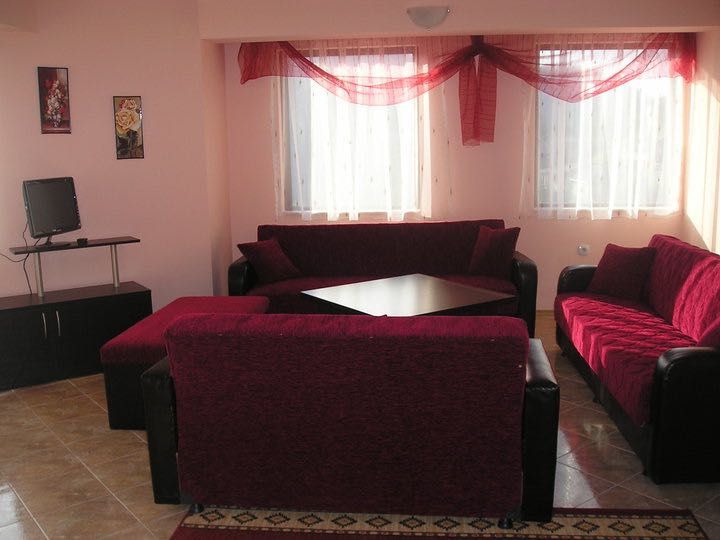 Продава се Хотел в к.к. Пампорово - 1008 кв.м за 571 €/кв.м - Снимка #4