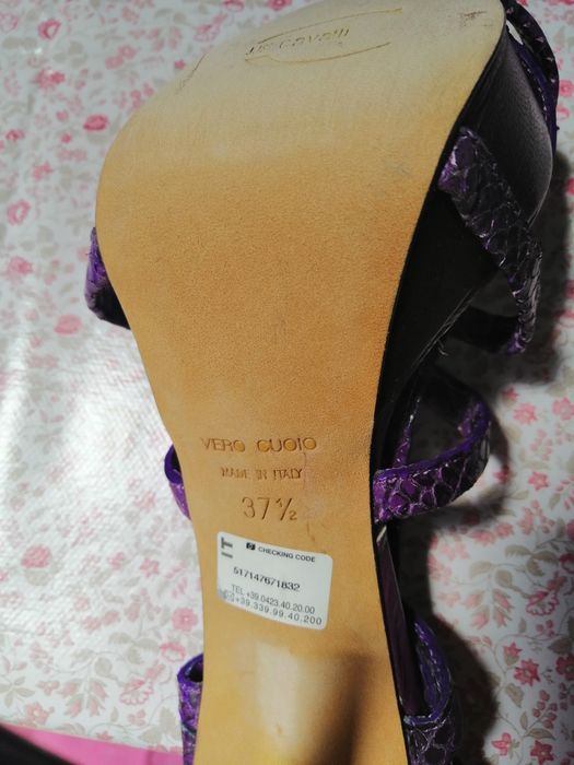 Sandalele Roberto Cavalli noi