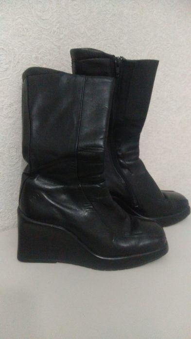 Продам женские сапоги