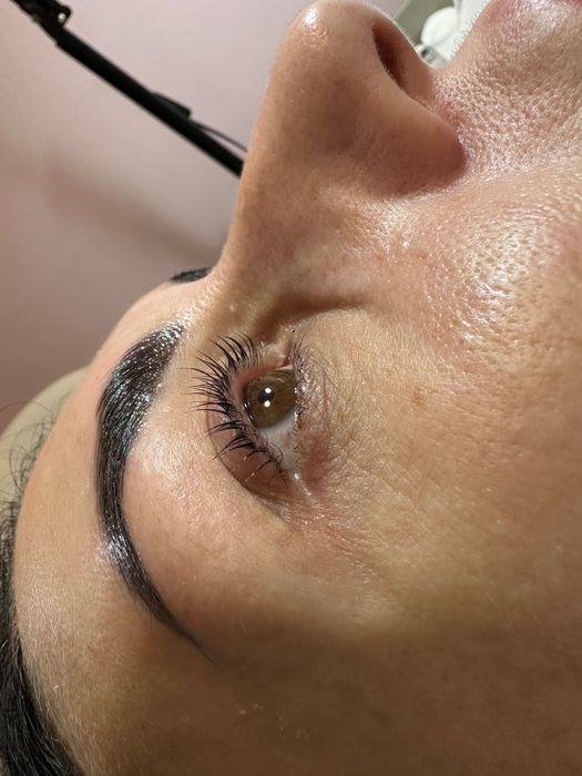 Правя красиви вежди и мигли