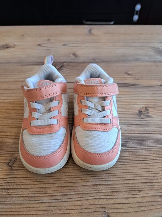 Детски спортни обувки