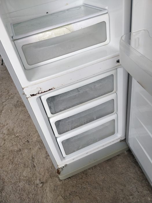 Холодильник двух камерный