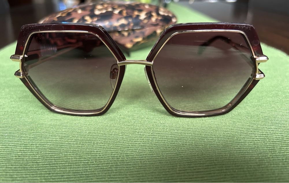 Слънчеви очила в цвят бордо на марката Ana Hickemann