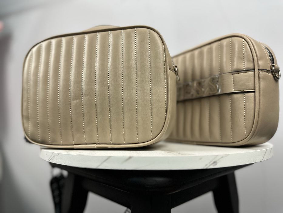 Guess дамска чанта през рамо / crossbody – бяла и бежова, нов модел