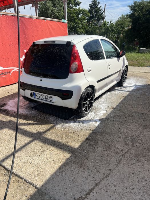 PEUGEOT 107