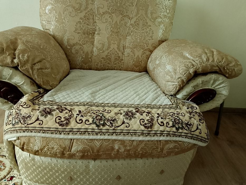 Срочно продается диван с креслами Шатура