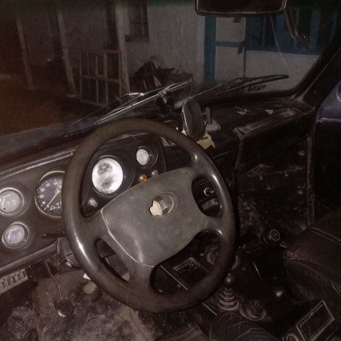 Niva yaxshi xolatda srochna sotiladi