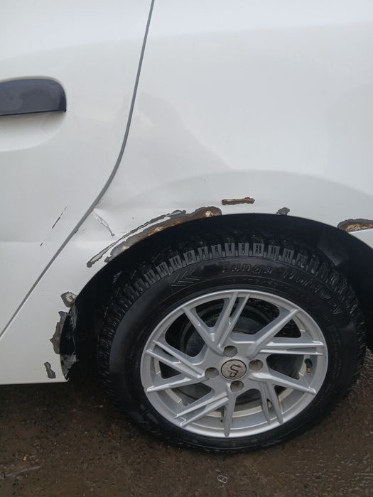 Автомобиль Рено логан