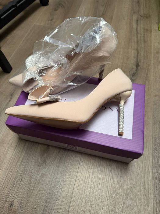 Rochii de seara noi cu eticheta