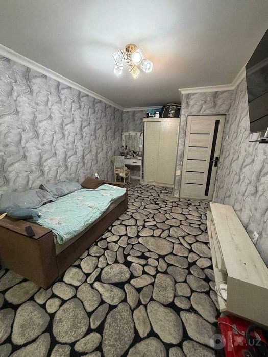 Продается  1 комнатная  Чирчик Октябрь 1 микро район №Ш