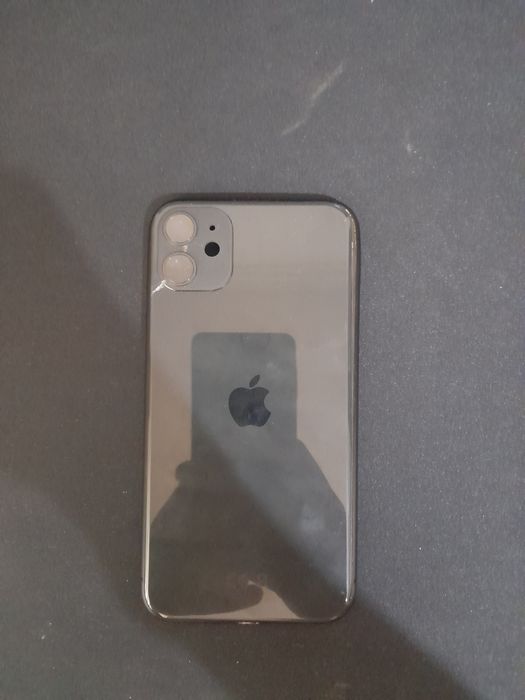 Carcasa iphone 11, negru prezinta defecte