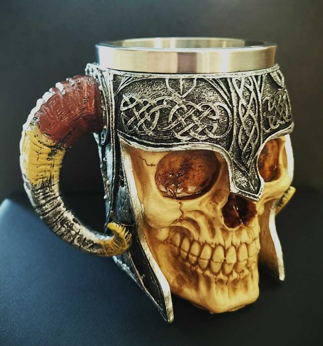 Уникална чаша - череп с рога