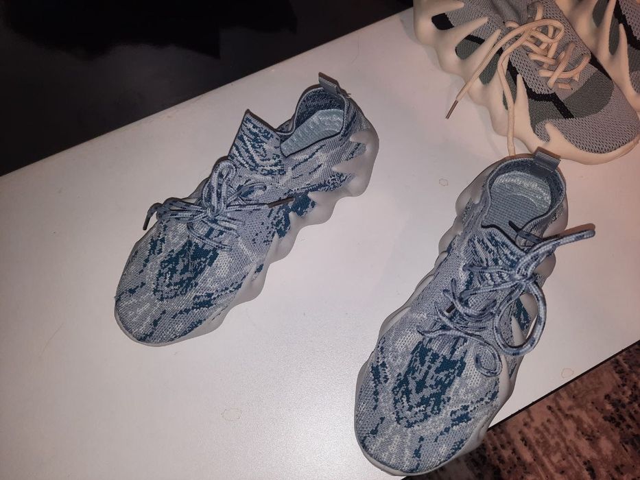 Новые, удобные кроссовки