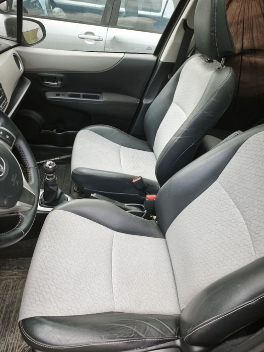 Interior deosebit piele cu material Toyota Yaris 2011-2018 non hibrid.benzina sau diesel