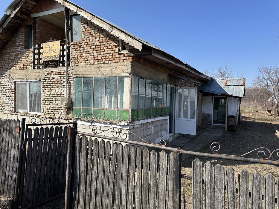 Casă de vanzare!