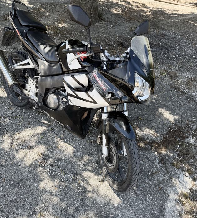 Motocicleta honda CBR 125R