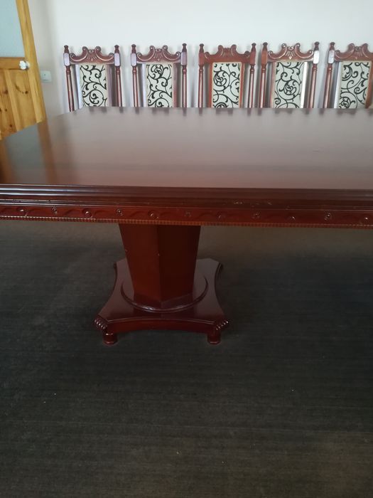 Стол и 12 стульев