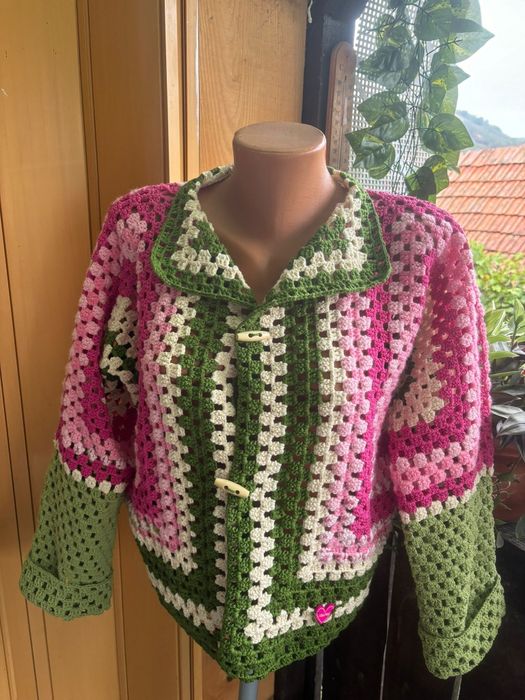 Cardigan realizat manual,crosetat