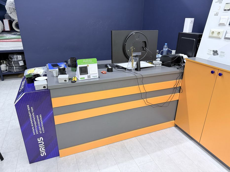 Срочно продам Мебель для магазина