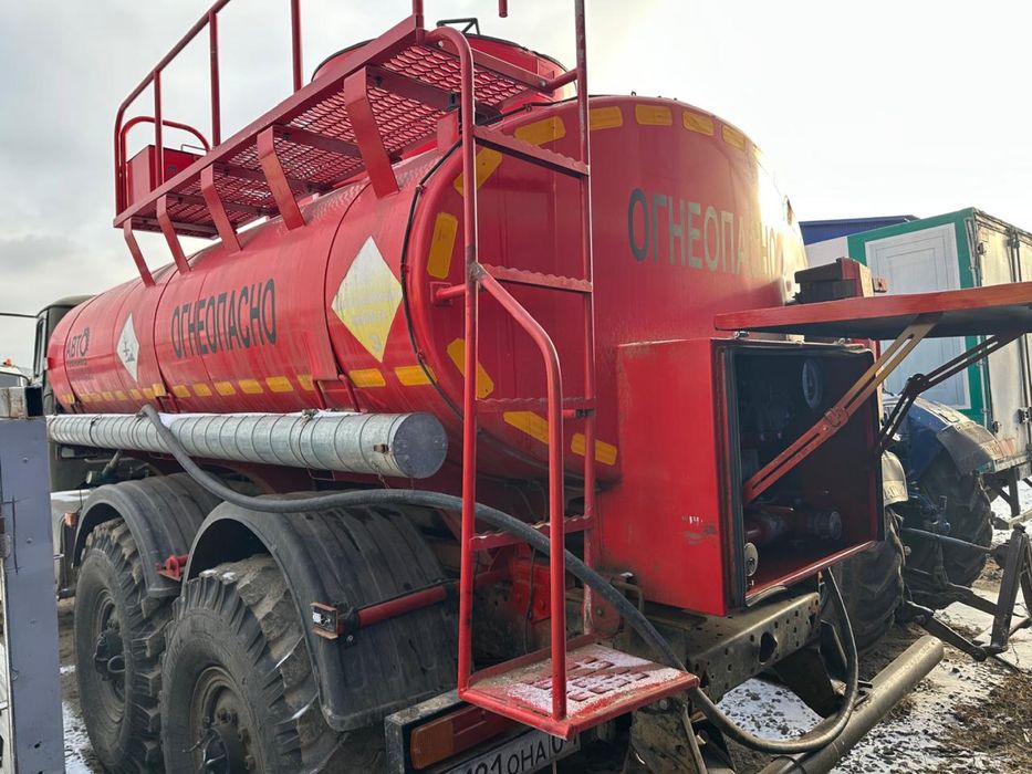 Продам Урал топливозаправщик