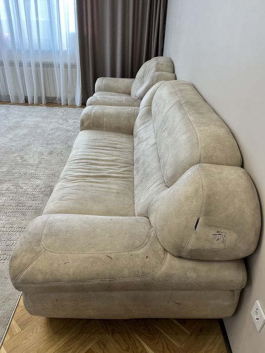 Кожанный диван с креслом