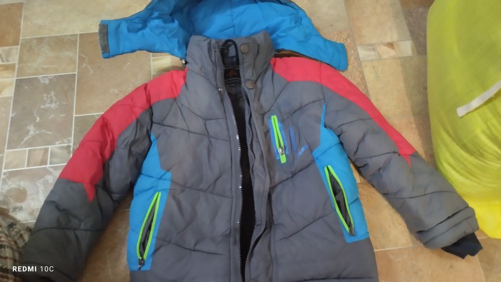 Отдам бесплатно детские вещи