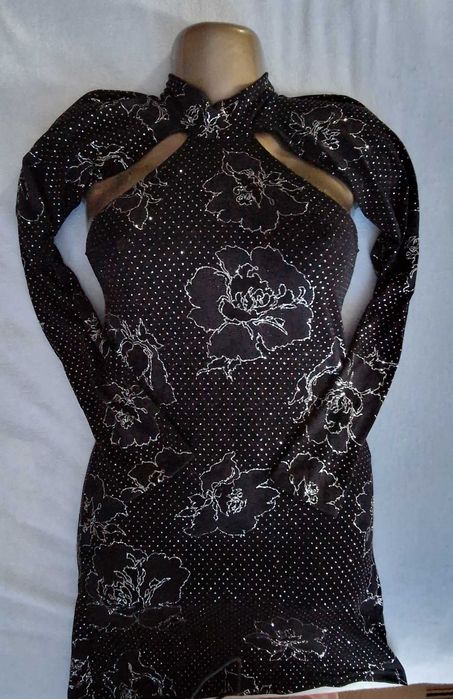 Хит цена! Черна блестяща рокля по тялото