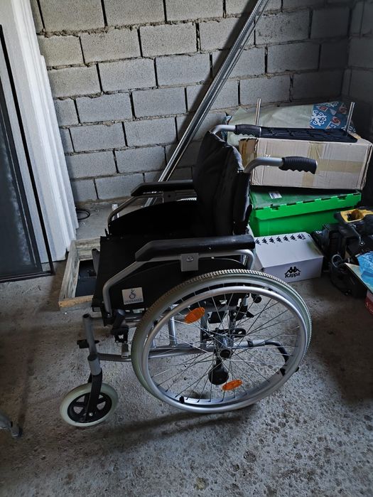 Прогулочная инвалидная коляска в ОТЛИЧНОМ состоянии!