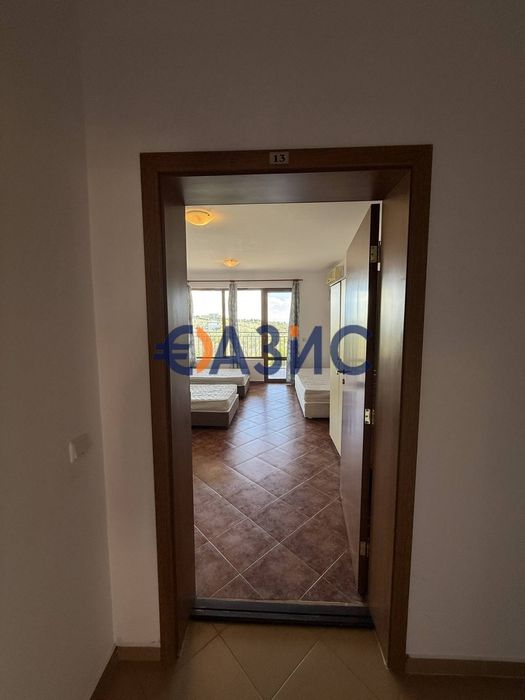 Двустаен апартамент с далечна гледка към морето в Комплекс " Арките" -