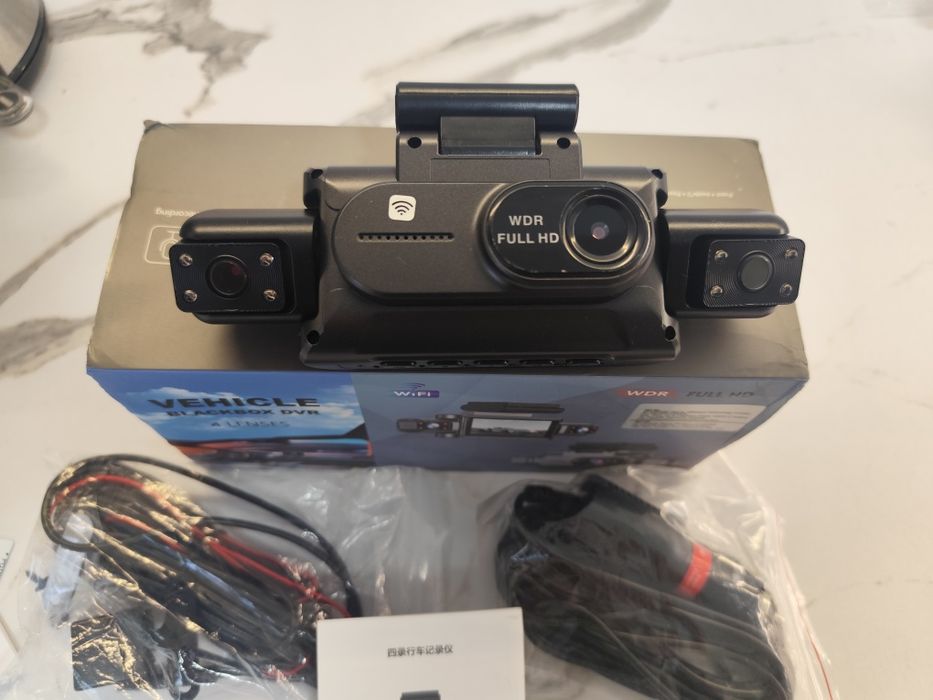 Автомобилен видеорегистратор Vehicle Blackbox DVR с 4 камери и Wi-Fi