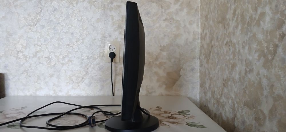 Монитор samsung 943NW