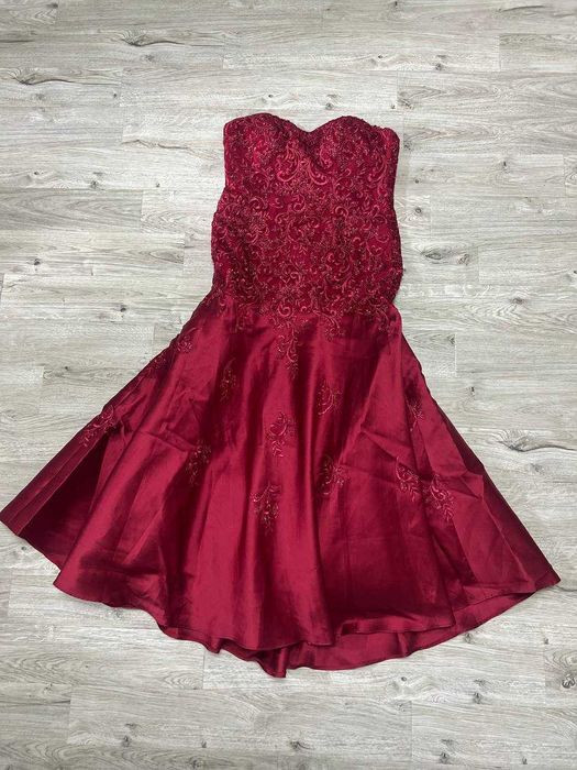 Продаются вечерние платья